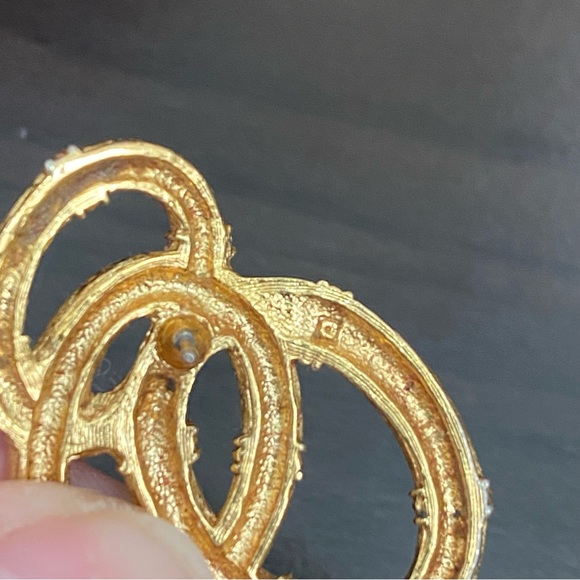 Vintage 80’s AVON Brushed Gold-tone Interlocking Ovals Post Earrings - Picture 10 of 11